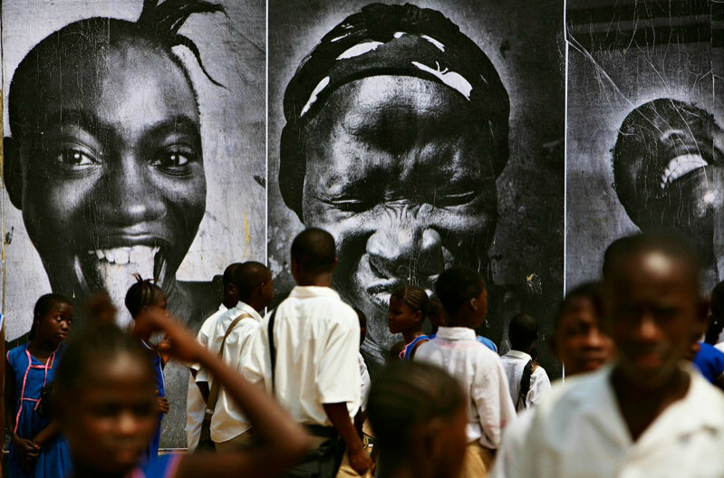 Women are Heroes in 2008 at Sierra Leone © Galerie Perrotin & JR 