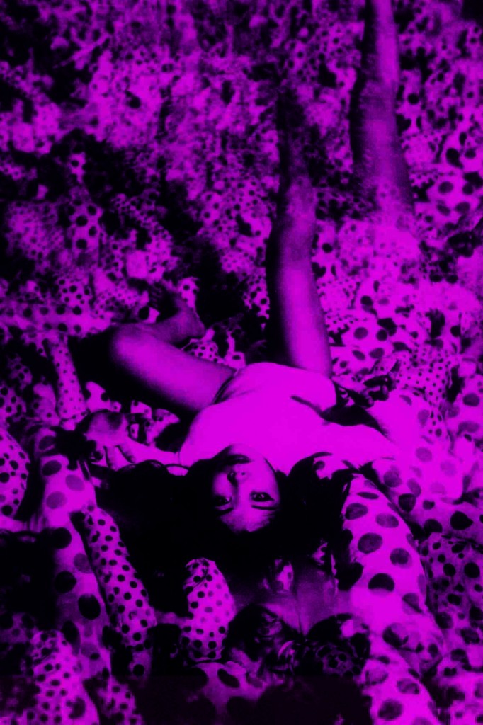 Yayoi Kusama  1965 - Courtesy of Gallery Victoria Miro ( Photo Eikoh Hosoe)