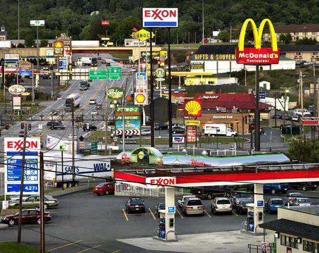 Breezewood, Pennsylvania, USA 2008 © Edward Burtynsky Courtesy Nicholas Metivier, Toronto - Flowers,London