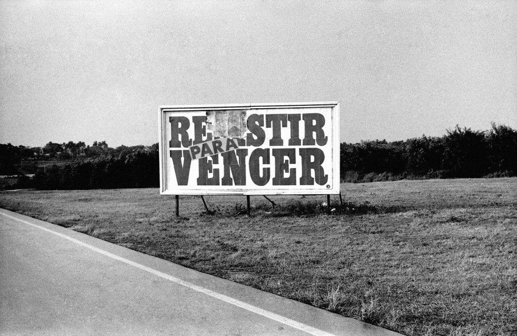 Valla Resistir - 1991 VEGAP (c) Carlos Garaicoa (image courtesy of PHE)