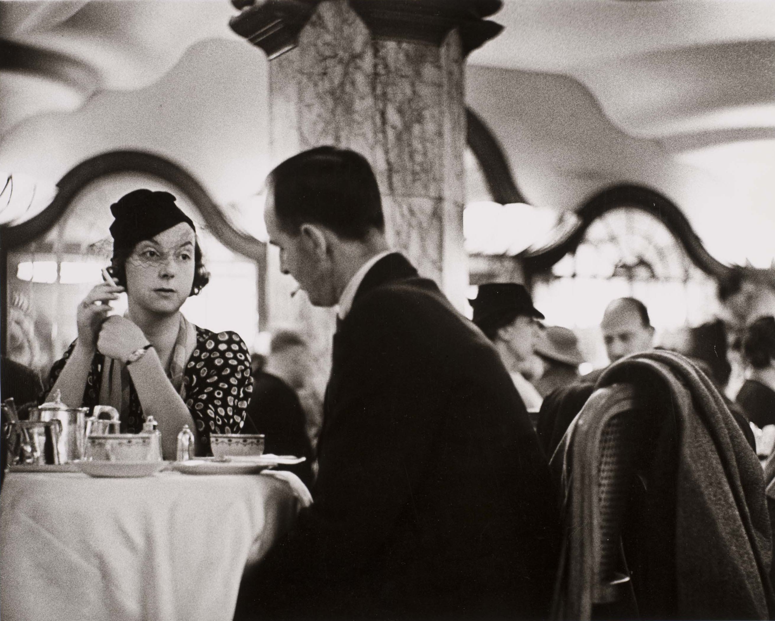 Lyons Corner House, Tottenham Court Road, London 1934 © W. Suschitzky (image via Tate Britain)
