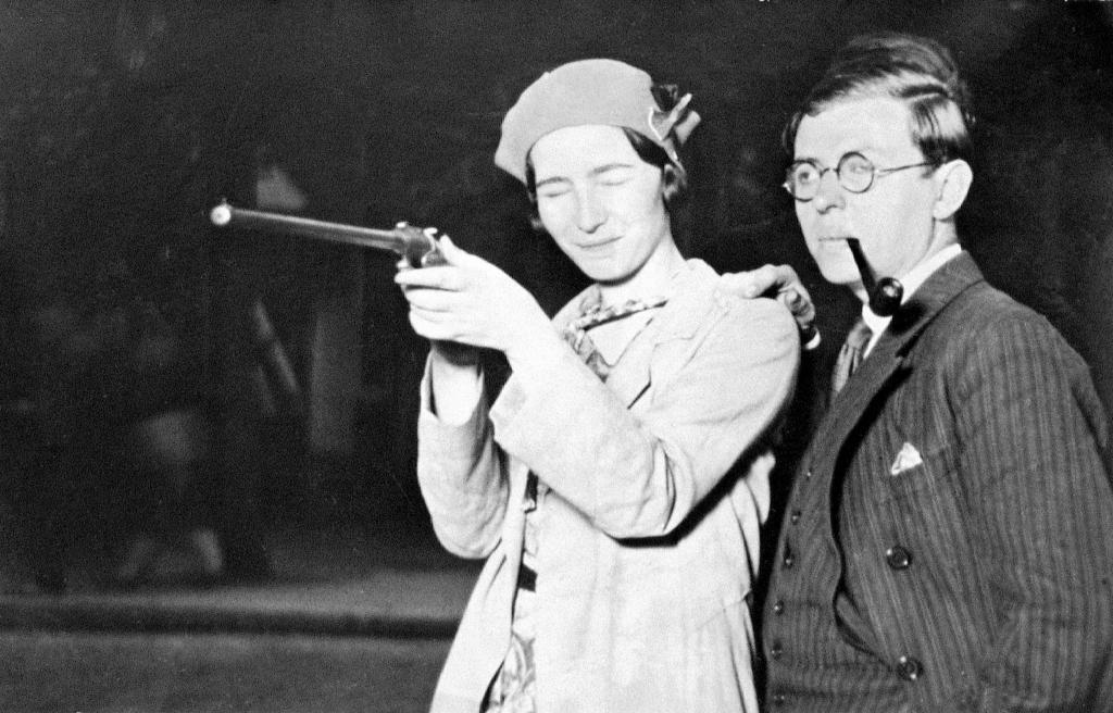 Simone de Beauvoir, Jean-Paul Sartre Fairground at Porte d’Orléans 1929 (Image courtesy of The Photographer's Gallery)
