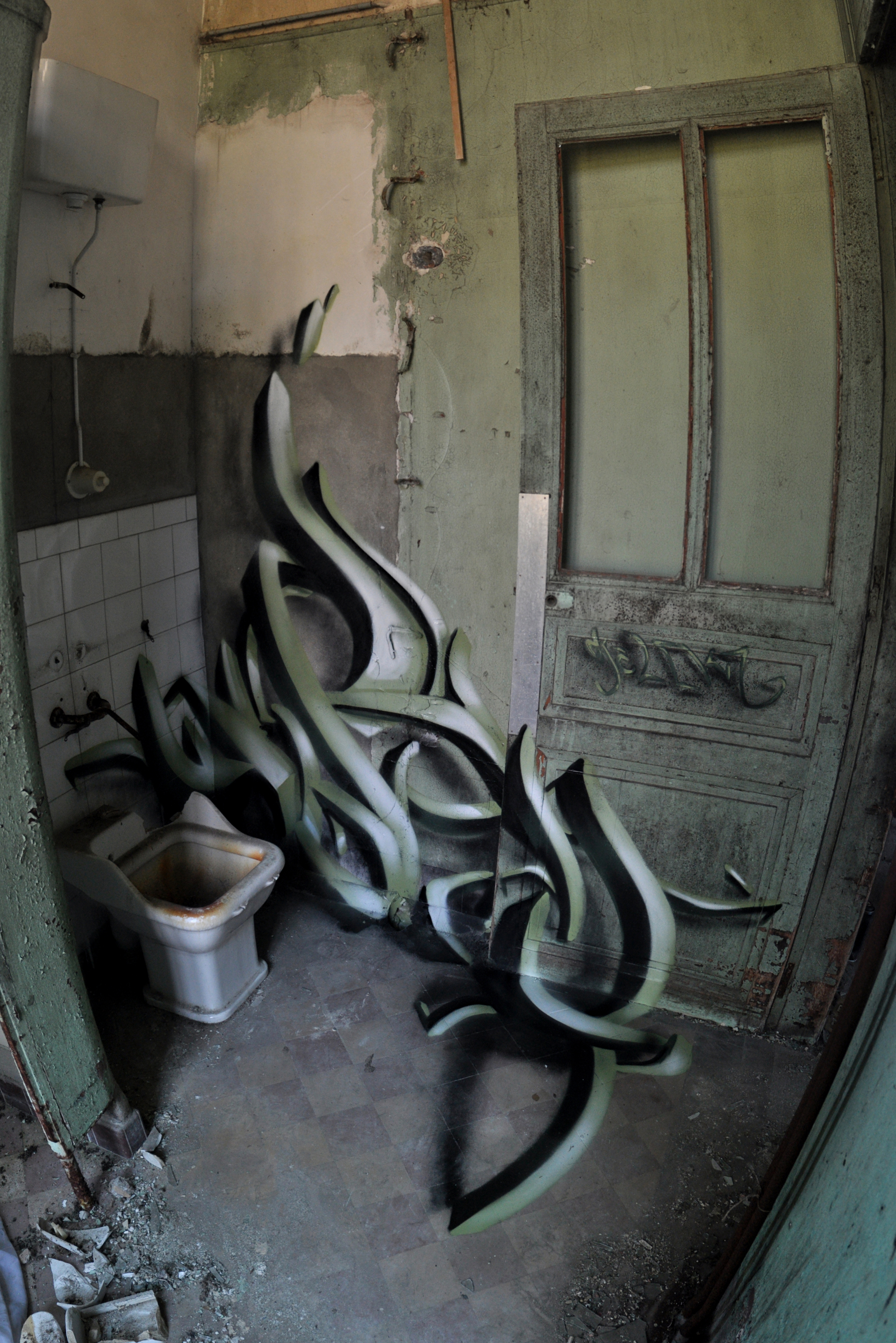 DJALOUZ - Out of the wall (image courtesy of Artaq)