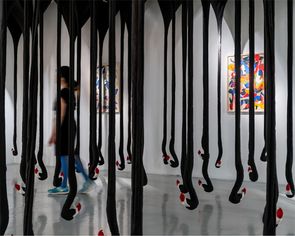 'Bird kite Necks’, (2013). Image courtesy of the artist.