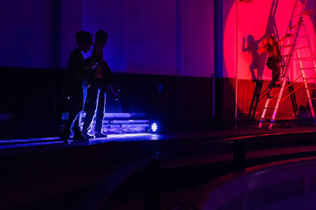 Rachel Lord, Jesse Darling & Leslie Kulesh at Total Freedom's Burning Head Collage Zabludowicz Collection (2014). Courtesy the artists.