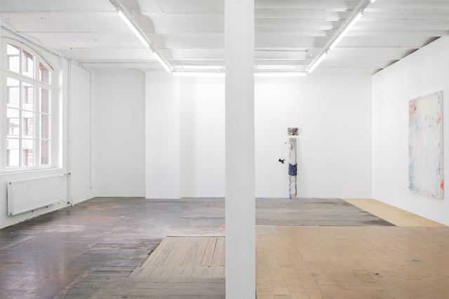 Antoine Donzeaud, «Raise high the roof beam, carpenters» (2015). Exhibition view. Courtesy MonCHÉRI, Bruxelles.
