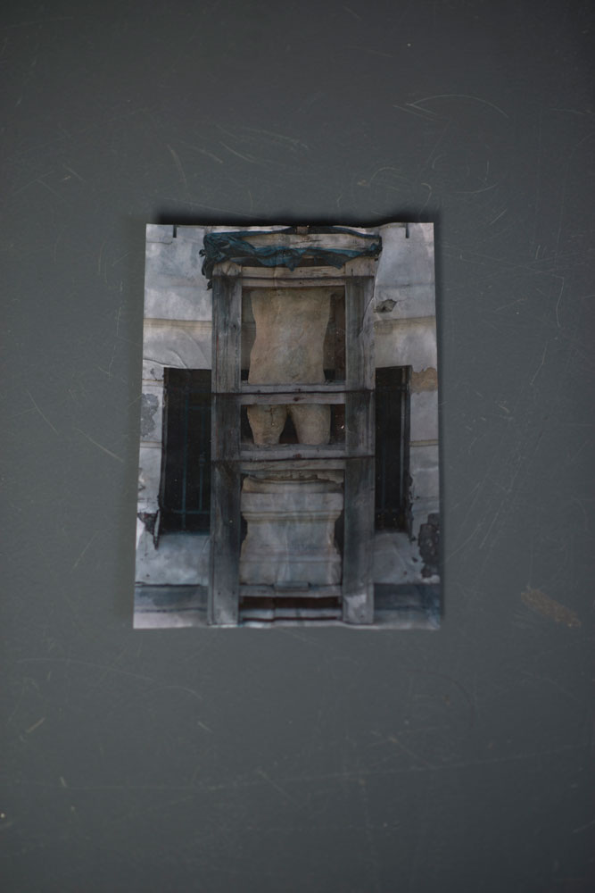 Adam Fearon, Dwell (2014) @ NR Projects, Berlin. Courtesy the gallery.