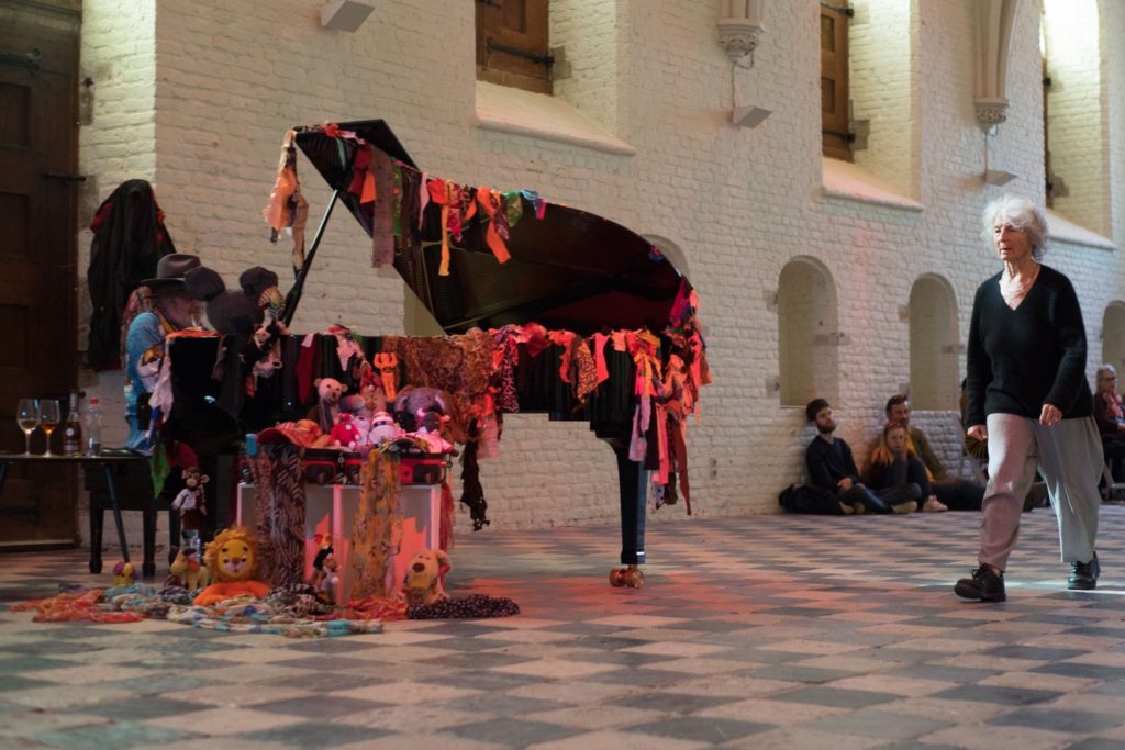 Simone Forti + Charlemagne Palestine, Illuminations (2016). Photo by Marian van der Weide. Courtesy the artists + Vleeshal, Middelburg.