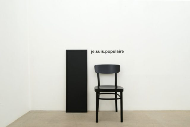 Muriel Leray, ‘Les usagers peuvent critiquer leur famille ou insulter sa résidence.’ (2016). Display view. Courtesy Galerie Escougnou-Cetraro