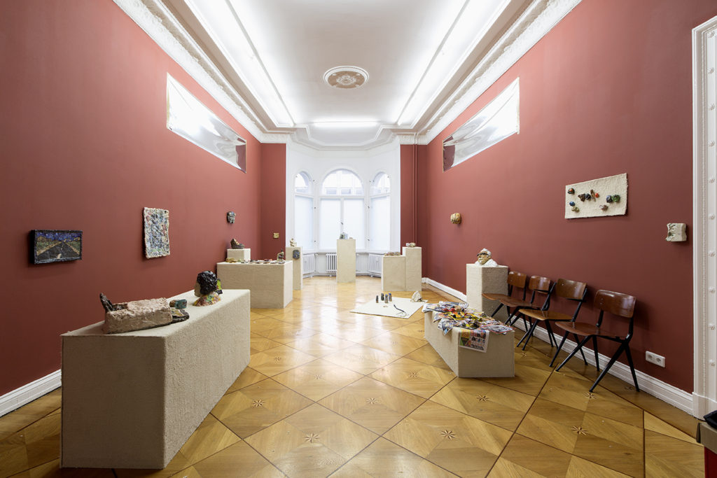 Trisha Baga, LOAF- A blurry eye exam, or the sourdough hippocampus (2016). Exhibition view. Courtesy Société, Berlin.